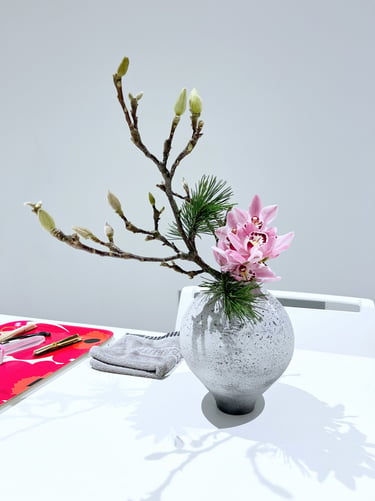 Hyakkō in bloom: flower arranging with exhibition ceramics