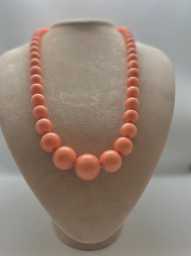 pallini in corallo; collana sferica di corallo