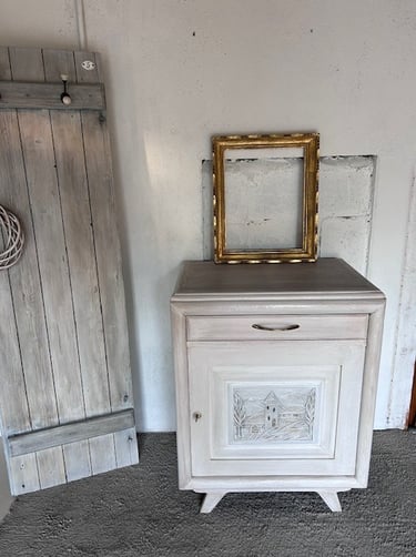 Meuble d'appoint revisité en style Shabby Chic
