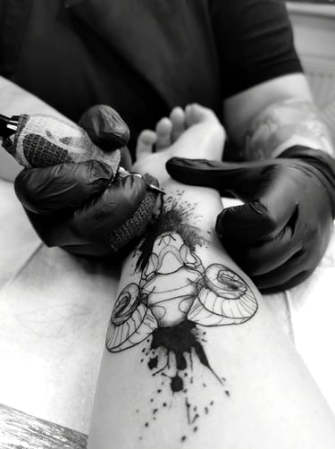 tatuiravimas, tattooing, tattoo artist , artist nikita tattoo, tattoo process, tattooing
