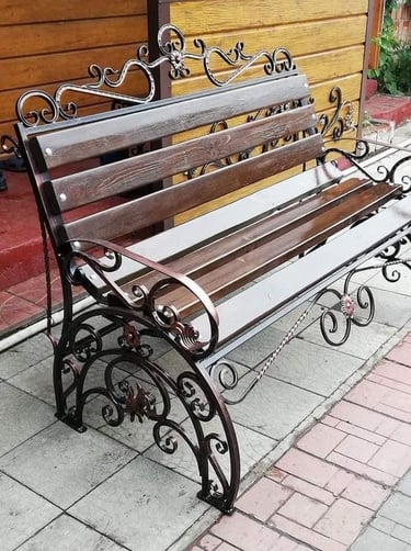 Banca de madera con herrería