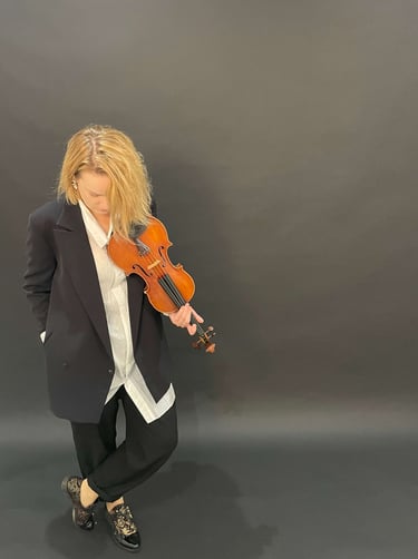 Contemporary portrait of violinist Zydre holding a violin, interdisciplinary classical music artist