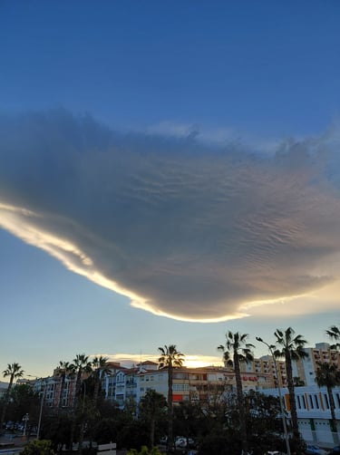 Nube lenticular sobre Torre del Mar