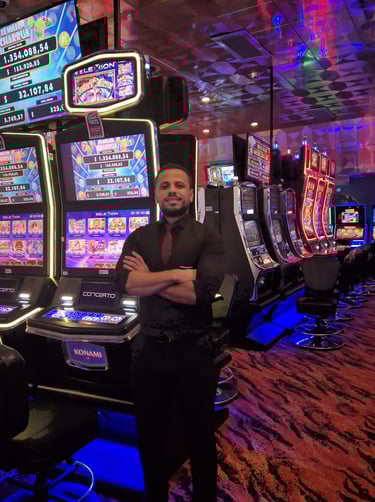 Matías, gerente de 1939 Bar