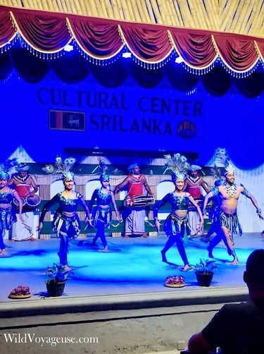 Danse des paons du Habarana Cultural Show à Habarana