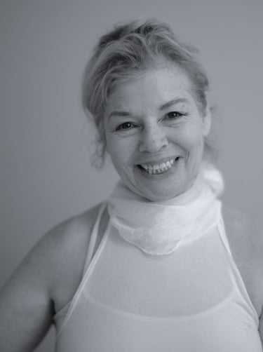 Tarot Reader Los Angeles in person & online tarot readings by Maya Britan psychic artist