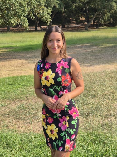 Raquel Rocha, coach de autoconhecimento, oferecendo sessões de coaching e teste de personalidade