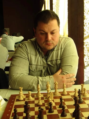 Dino Milanovic en pleine réflexion