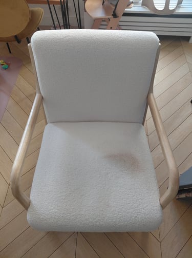 Fauteuil tissu tâché avant nettoyage professionnel