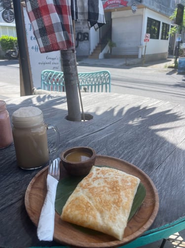 Teh Tarik malaisien et roti canai au fromage à Canai Street Kitchen, Canggu.
