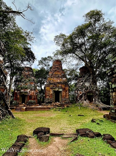 Trois tours du temple Prasat Pram, Cambodge