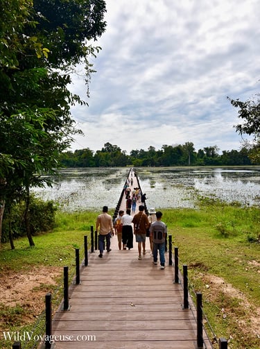 Bassin artificiel autour du temple de Neak Poan, Cambodge
