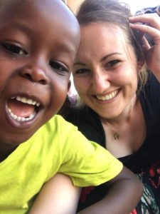 Foto von Nadja Kraft mit Kind aus Uganda