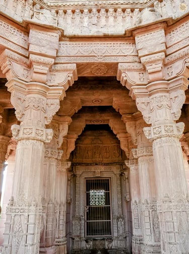 Intricate stone carving inside a Mandore Garden temple, reflecting Jodhpur’s royal artistry.