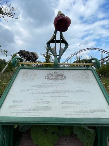 ride to happiness by tomorrowland coaster plopsaland belgium de panne entrance board bord