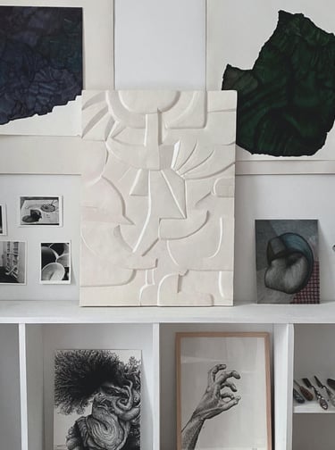 sculpture plâtre bas relief