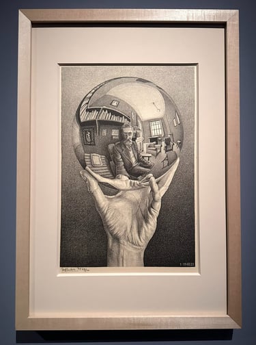 Hand with reflecting sphere, 1935, Lithograph ©16mag