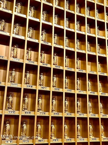 Salle des 3'300 statuettes de Bouddha à l'intérieur de la statue d’Ushiku Daibutsu
