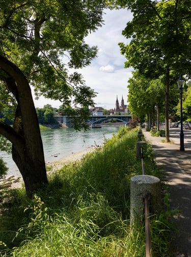 Rheinbrücke und Basler Münster – Beispiel aus dem Basisfotokurs in Basel.