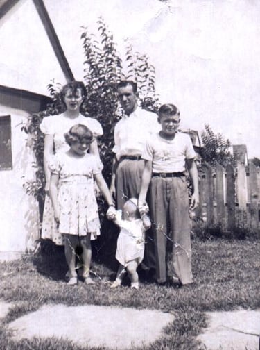 Lillian Carlotta Keech Linton with her family in the early 1950s