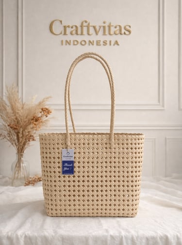 Tas anyaman plastik model sekar warna cream handmade Craftvitas Indonesia