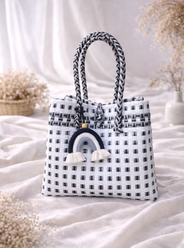 Tas anyaman plastik handmade hitam putih, tas anyaman wanita minimalis dan modern