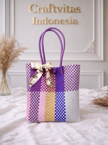 Tas anyaman plastik motif batik ungu mix warna handmade dari Craftvitas Indonesia