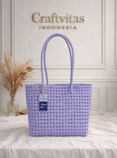 Tas anyaman plastik model sekar warna lavender handmade Craftvitas Indonesia