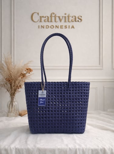 Tas anyaman plastik model sekar warna navy handmade Craftvitas Indonesia