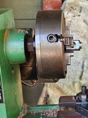 Picture of the mounted 4-jaw chuck