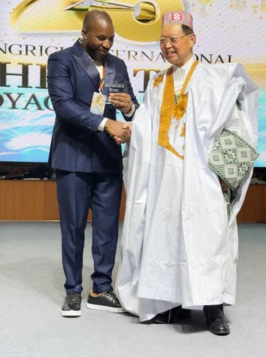 Teodoro Dongua, CEO do Grupo MD em companhia de Xu Zhiwei, Presidente da Longrich, na sede da China.