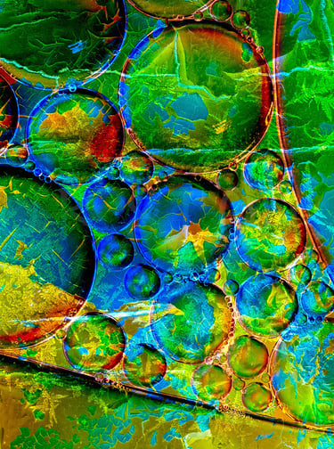 Abstract image Oleum 2 is based on an image of oil droplets combined with an image of ice crystals 