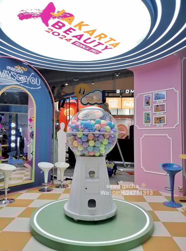 sewa mesin gachapon putih jumbo di Acara Livin by Mandiri
