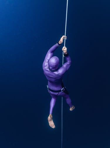 freediving competition photography athlete underwater Laura Mommicchi