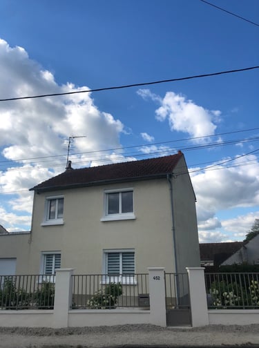 Fin de chantier : toiture en hauteur parfaitement propre et traitée contre les mousses