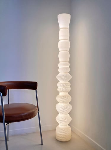 Lampadaire en bioplastique par Julie Mallet