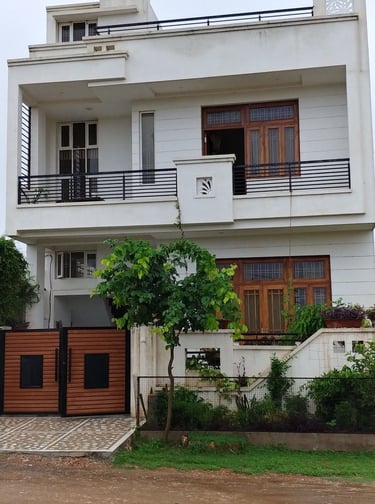 "लखनऊ में ₹15-25 लाख के बजट में मज़बूत निर्माण और क्वालिटी मटेरियल से बना सुंदर भारतीय घर।"