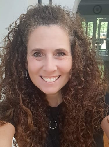 Bonnie Finn Founder and Contributor to Finn's Footprints Travel Blog focusing on budget travel tips