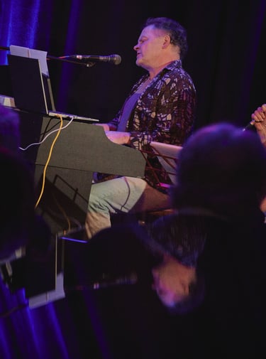 Markus Hummel, Gesang, Piano, Gitarre