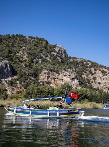 Dalyan boottocht langs rotstombes van Kanos