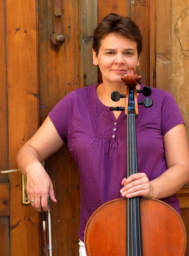Kovács Adrienne, cselló, nagybőgő
