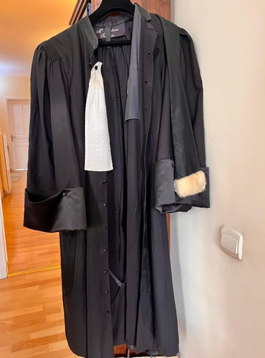 robe d'avocat de Maître Fabrice Pistone, avocat au barreau de Toulon
