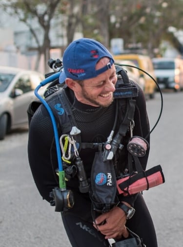 Carlos Contreras instructor de buceo