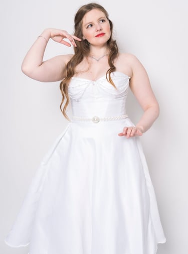 Robe mariée courte satin perles sur mesure vexin