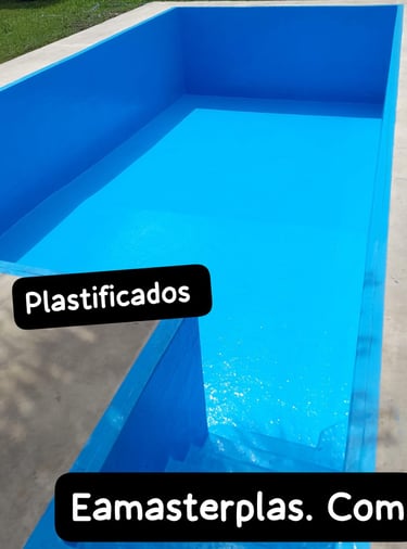 Revestimiento decorativo y protector para piscina de hormigón