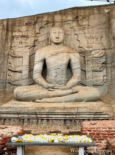 L'un des quatre Bouddha de Gal Vihara