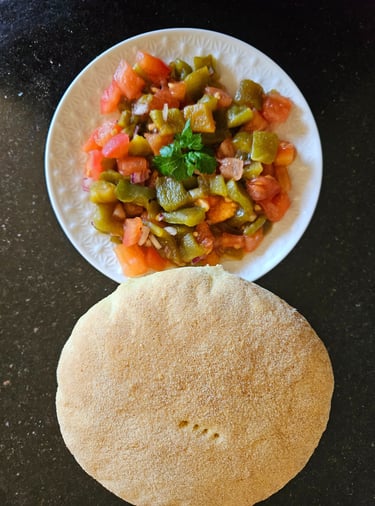 salade méchouia proivrons tomates grillées et oignons