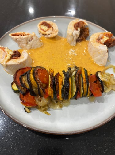 Ballottine de volaille au chorizo et tomates séchées, Tian de légumes, chez Marmite & Papillote