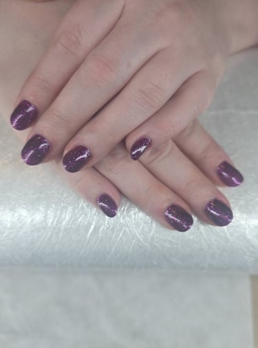 pose mains vernis gel violet à paillettes