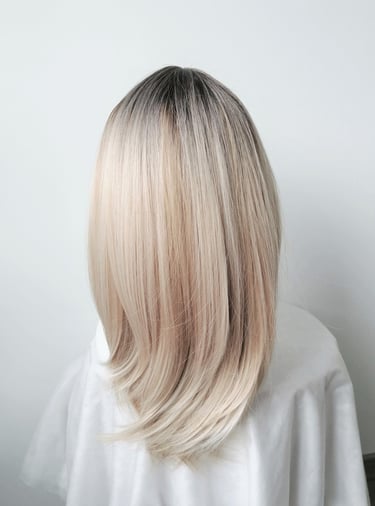 blond ombre perukas su ilgais kirpčiukais, ilgis 55cm